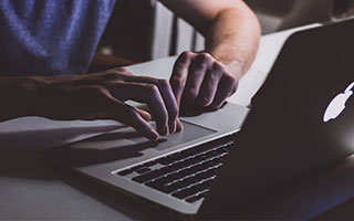 朋友圈刷屏的新澳彩资料截图，可能暗藏引导下载的木马：越早止损越省心